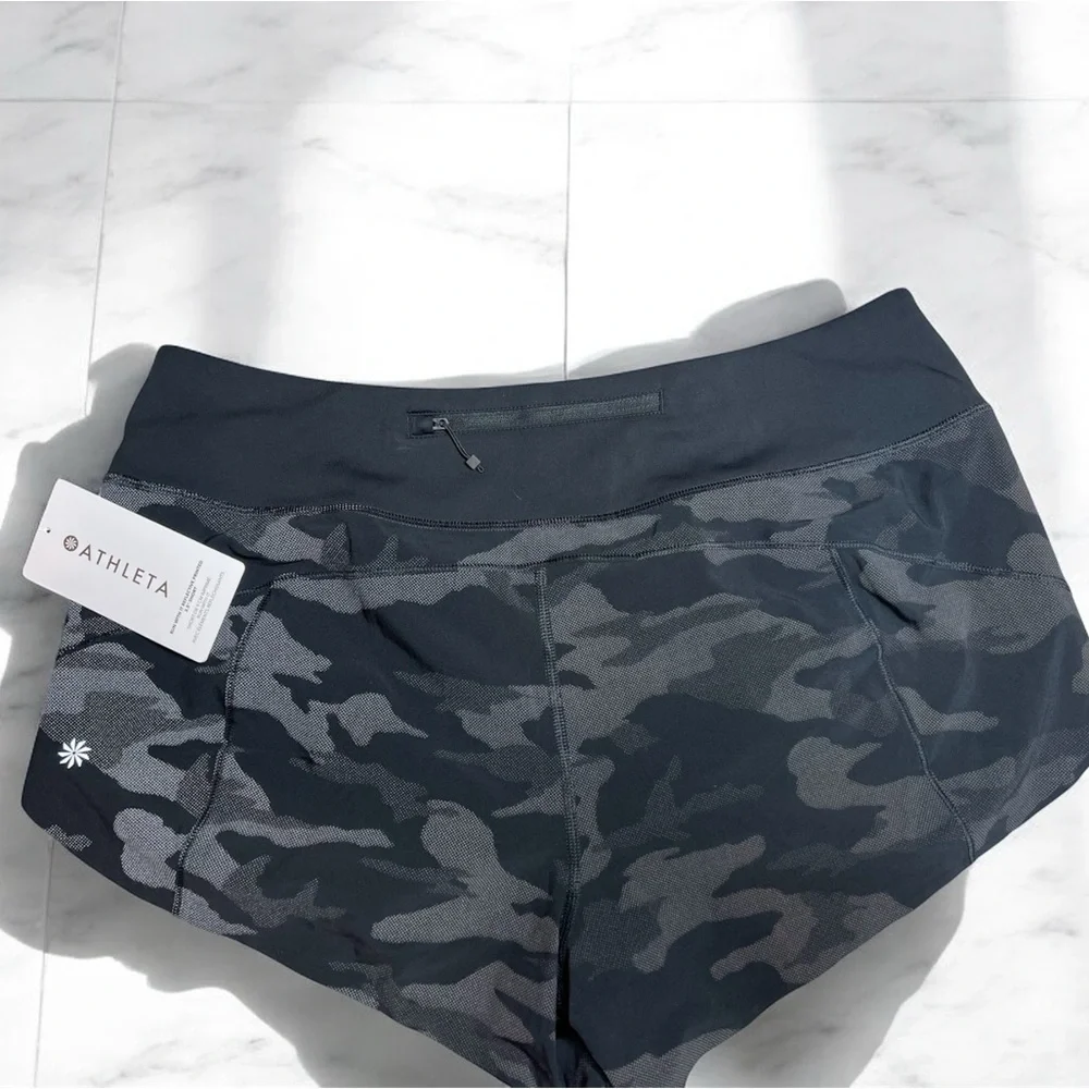 Athleta run with it reflective 3.5” short